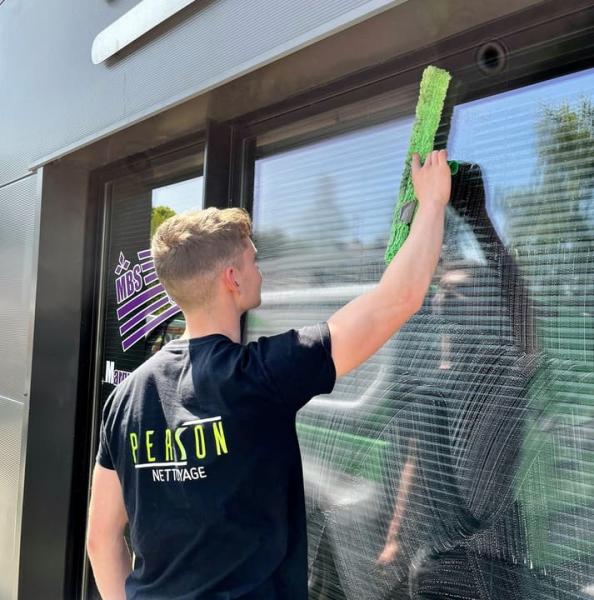 PERSON -Nettoyage de vitre particulier et professionnel à Plouër-Sur-Rance